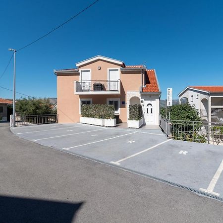 Apartment Gagula With Jacuzzi Trogir Zewnętrze zdjęcie