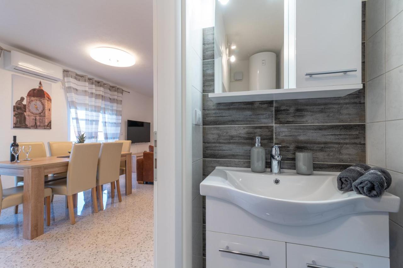 Apartment Gagula With Jacuzzi Trogir Zewnętrze zdjęcie